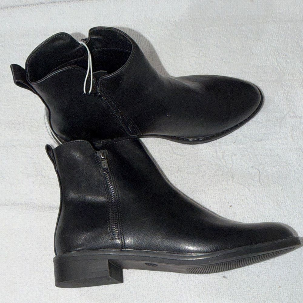 Universal Thread Black Ankle Boots